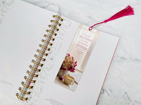 Image of Marcador de Libro con Tassel. La Mujer que Honra