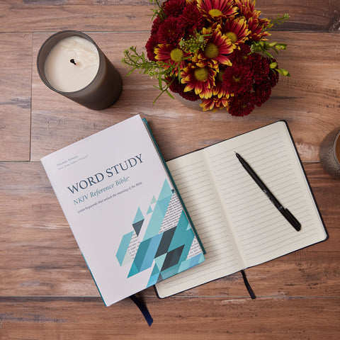 Image of NKJV, Word Study Reference Bible, Hardcover, Red Letter, Comfort Print: 2,000 Keywords that Unlock the Meaning of the Bible