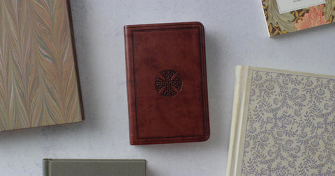 Image of ESV VALUE COMPACT BIBLE (TRUTONE, CHESTNUT, MOSAIC CROSS DESIGN)