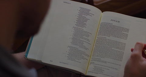 Image of ESV SINGLE COLUMN JOURNALING BIBLE (ARTIST SERIES, MATT STEVENS, SCENES OF REDEMPTION)