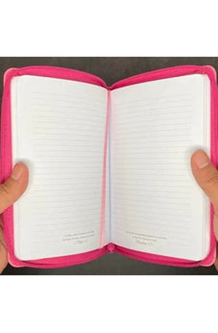 Image of Libreta Imitación Piel Rosa con Cierre: La Mujer Bondadosa