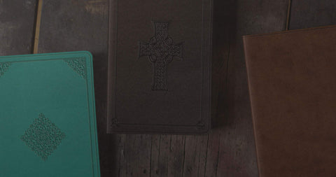 Image of ESV VALUE LARGE PRINT COMPACT BIBLE (TRUTONE, TEAL, ORNAMENT DESIGN)