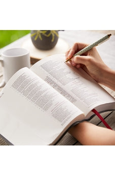 Image of NKJV, Journal Reference Edition Bible, Verse Art Cover Collection, Leathersoft, Gray, Red Letter, Comfort Print: Let Scripture Explain Scripture. Reflect on What You Learn.