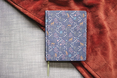 Image of NIV, Journal the Word Bible (Perfect for Note-Taking), Double-Column, Cloth over Board, Navy Floral, Red Letter, Comfort Print: Reflect, Take Notes, or Create Art Next to Your Favorite Verses