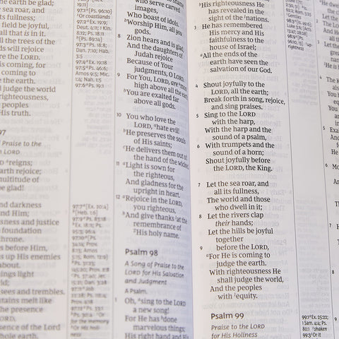 Image of NKJV Holy Bible, Giant Print Center-Column Reference Bible, Black Leather-look, Thumb Indexed, 72,000+ Cross References, Red Letter, Comfort Print: New King James Version