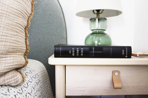 Image of NIV, Quest Study Bible, Large Print, Bonded Leather, Black, Comfort Print: The Only Q and A Study Bible