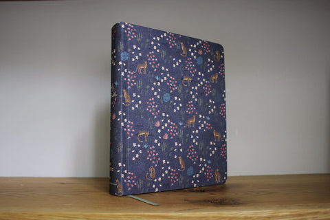 Image of NIV, Journal the Word Bible (Perfect for Note-Taking), Double-Column, Cloth over Board, Navy Floral, Red Letter, Comfort Print: Reflect, Take Notes, or Create Art Next to Your Favorite Verses