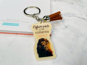 Llavero Acrílico con Tassel. Esfuérzate y sé Valiente
