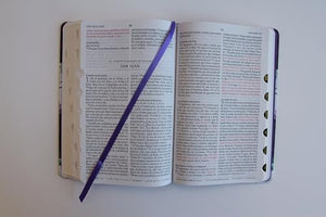 Biblia RVR1960 Tapa Dura y tela morada con flores tamaño manual con índice / Spanish Bible RVR 1960, Hardcover, Purple Cloth with Flowers, Handy Size