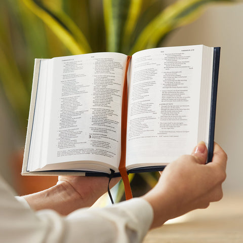 Image of NKJV, Thinline Bible, Compact, Leathersoft, Black, Red Letter, Comfort Print: Holy Bible, New King James Version