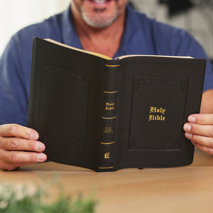 KJV HOLY BIBLE: LARGE PRINT WITH 53,000 CENTER-COLUMN CROSS REFERENCES, BLACK LEATHERSOFT, RED LETTER, COMFORT PRINT: KING JAMES VERSION