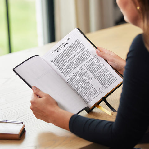 Image of KJV HOLY BIBLE: LARGE PRINT WITH 53,000 CENTER-COLUMN CROSS REFERENCES, BLACK LEATHERSOFT, RED LETTER, COMFORT PRINT: KING JAMES VERSION